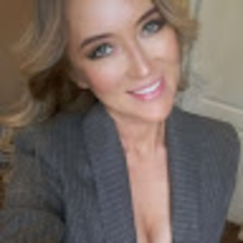 Meet your Posher, Elya
